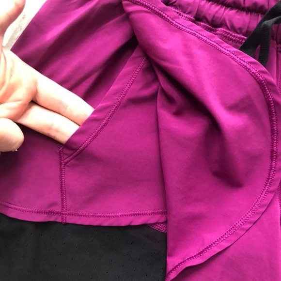 Lululemon Hot To Street Short Regal Plum sz 0 - 2 - Picture 2 of 11